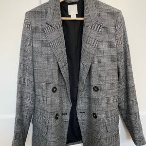 Women’s oversized H&M blazer in plaid size 6